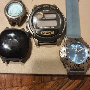 10/$20 Lot Of 4 Men's & Women's Watches As-is For Parts or Repair